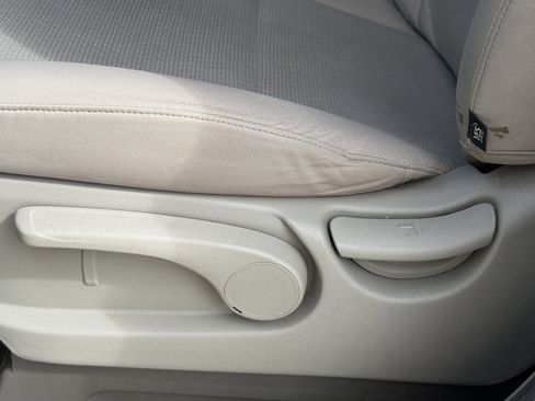 Used 2016 Kia Sedona L image 21