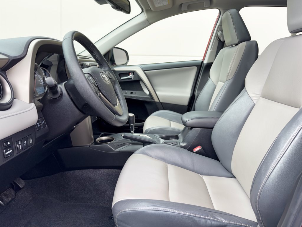 Used 2015 Toyota RAV4 Limited w/ Technology Package AWD/4WD image 5
