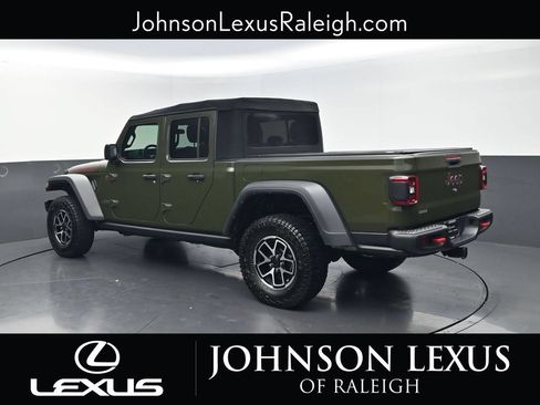 Used 2024 Jeep Gladiator Rubicon w/ Convenience Group AWD/4WD image 7
