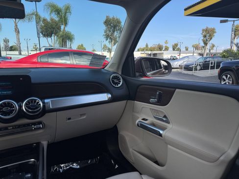 Used 2023 Mercedes-Benz EQB 300 4MATIC w/ Exclusive Package image 16
