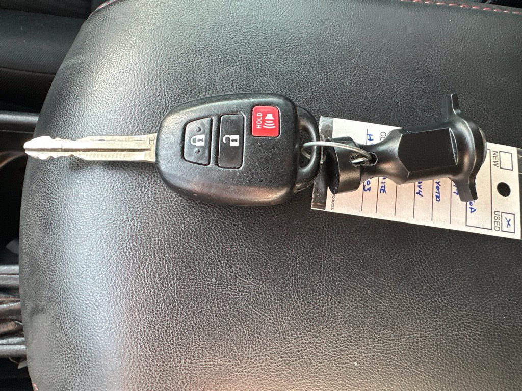 Used 2017 Toyota RAV4 LE AWD/4WD image 19