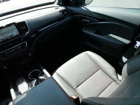 Certified 2026 Honda Ridgeline Black Edition image 11