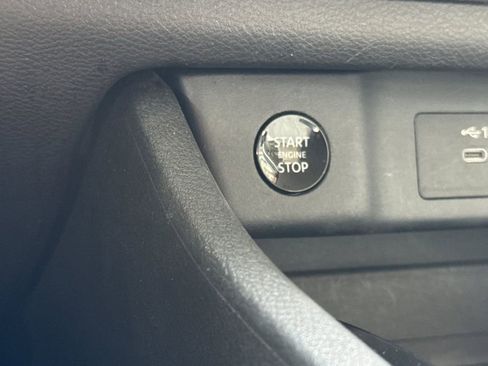 Used 2025 Nissan Rogue SV image 33