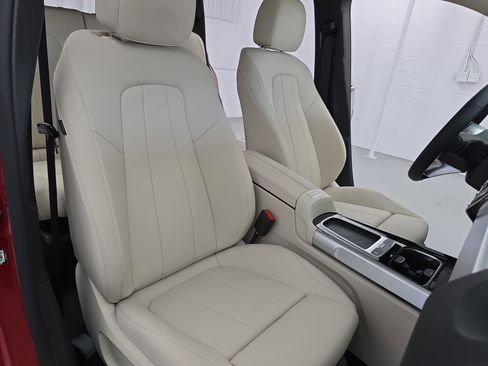 New 2026 Mercedes-Benz GLB 250 image 10