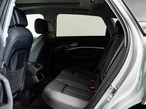Used 2022 Audi e-tron Premium w/ Convenience Plus Package image 42