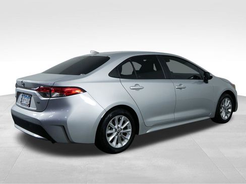 Used 2021 Toyota Corolla LE image 9