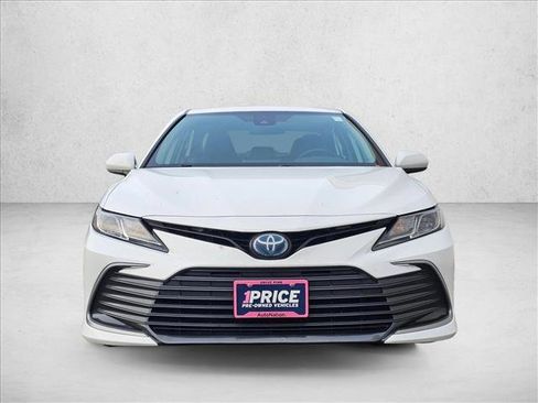 Used 2022 Toyota Camry LE image 8