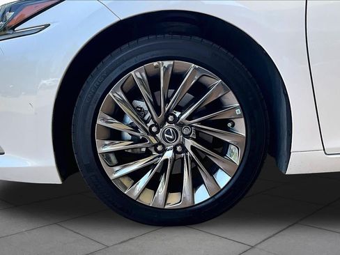 Used 2024 Lexus ES 300h Ultra Luxury w/ Accessory Package (Z2) FWD image 9