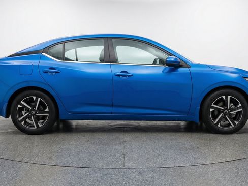 Used 2025 Nissan Sentra SV FWD image 11