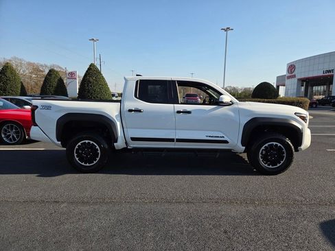 Certified 2025 Toyota Tacoma TRD Off-Road image 14