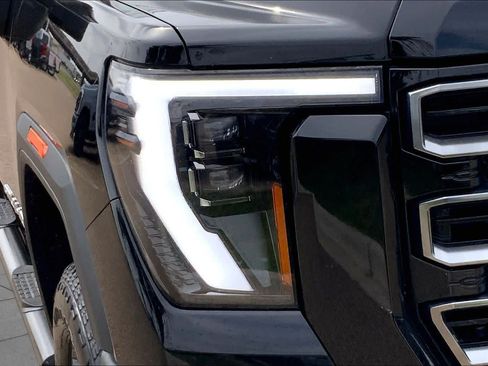 Used 2025 GMC Sierra 2500 AT4 AWD/4WD image 28