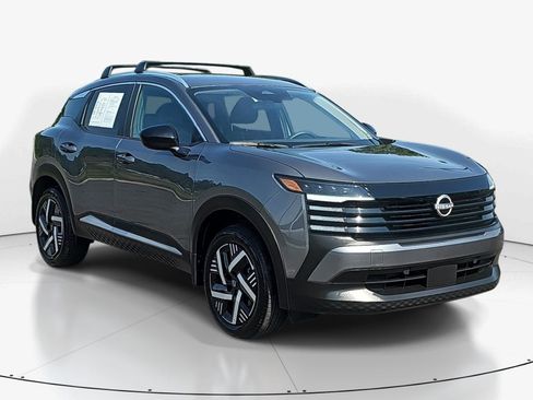 Used 2026 Nissan Kicks SV w/ SV Premium Package FWD image 2