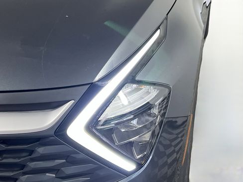 Used 2023 Kia Sportage LX image 12