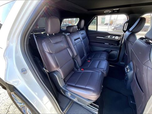 Used 2026 Ford Explorer Platinum image 25