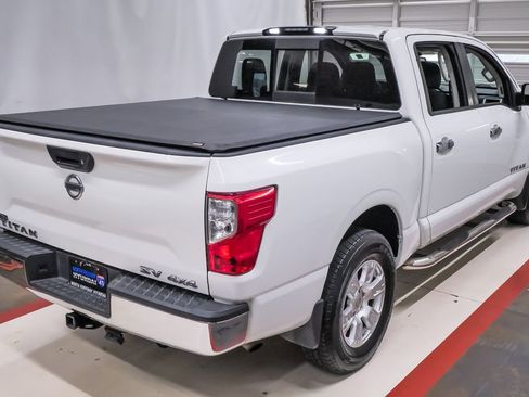 Used 2017 Nissan Titan SV image 6