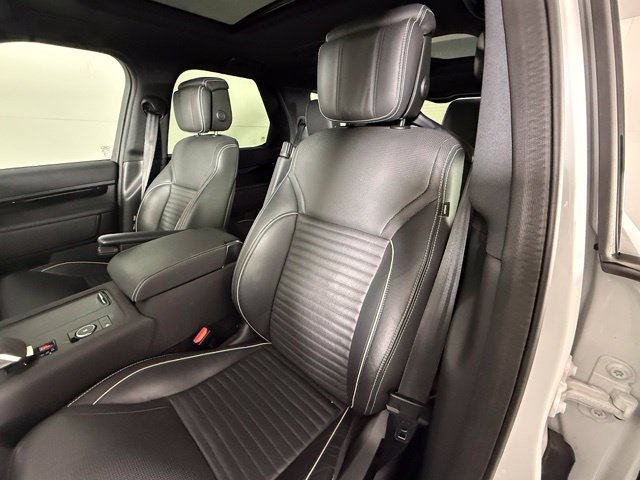 Used 2023 Land Rover Discovery S R-Dynamic AWD/4WD image 6