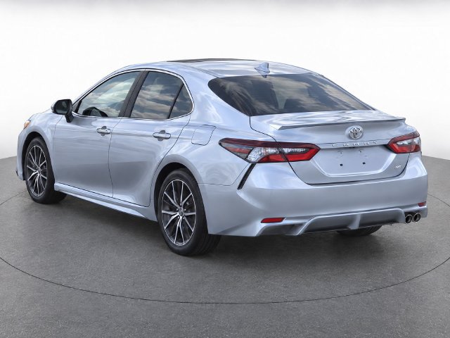 Used 2024 Toyota Camry SE w/ Cold Weather Package FWD image 3
