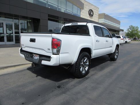 Used 2017 Toyota Tacoma Limited AWD/4WD image 12