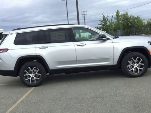 New 2025 Jeep Grand Cherokee L Limited w/ Luxury Tech Group II image 9