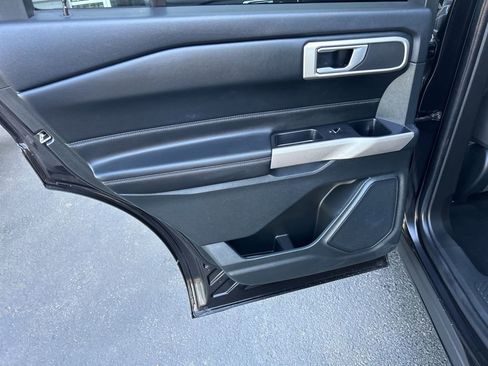 Used 2023 Ford Explorer XLT RWD image 30