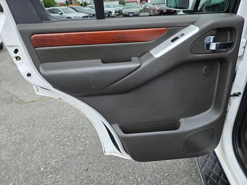 Used 2008 Nissan Pathfinder LE AWD/4WD image 13