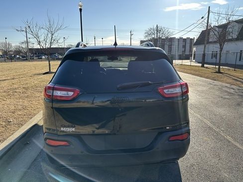 Used 2017 Jeep Cherokee High Altitude w/ Technology Group image 16