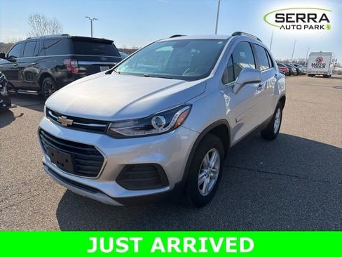 Used 2017 Chevrolet Trax LT w/ LT Convenience Package image 1