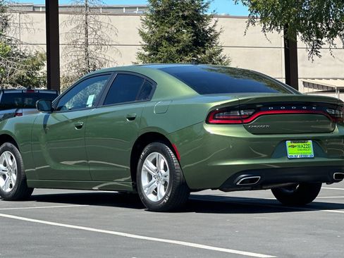 Used 2022 Dodge Charger SXT RWD image 3