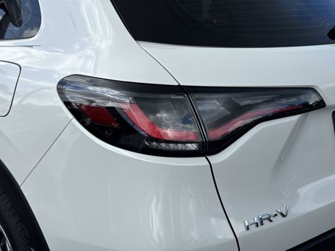 Used 2025 Honda HR-V LX image 11