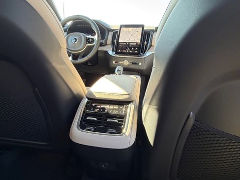New 2026 Volvo XC90 B6 Core image 11