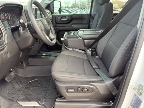 Used 2022 Chevrolet Silverado 2500 Custom w/ Custom Value Package image 13