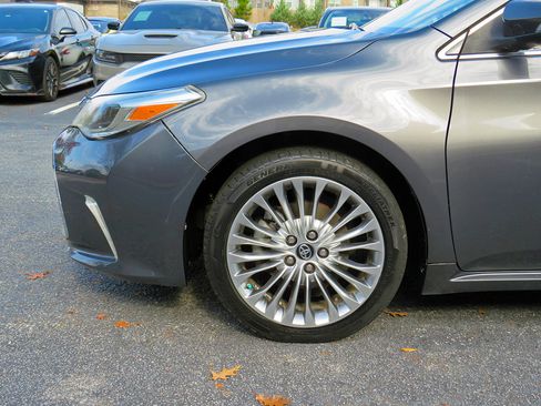 Used 2017 Toyota Avalon Limited image 35