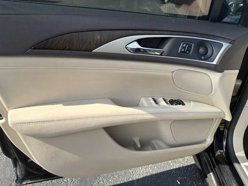 Used 2018 Lincoln MKZ Reserve FWD image 11