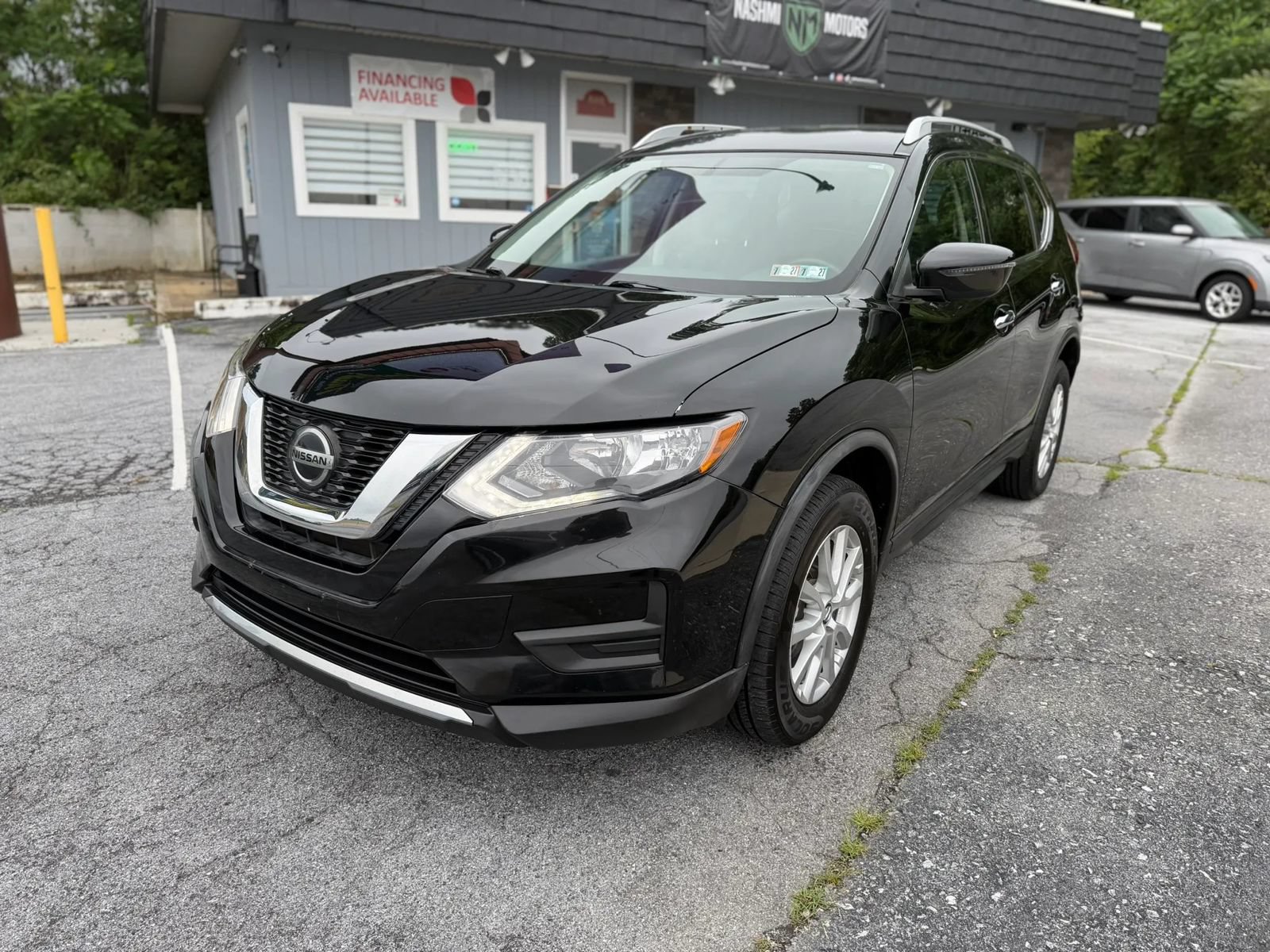 Used 2018 Nissan Rogue SV AWD/4WD image 1