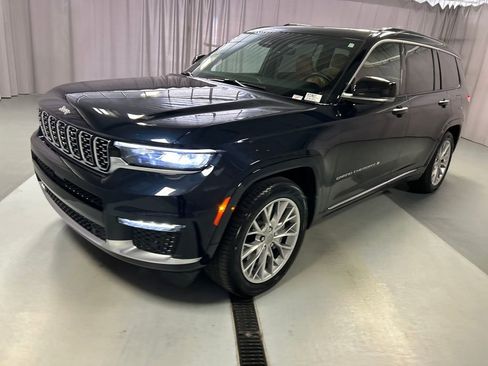 Used 2024 Jeep Grand Cherokee L Summit w/ Luxury Tech Group V image 3