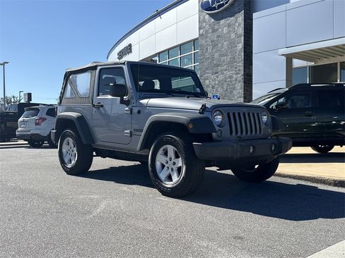 Used 2018 Jeep Wrangler Sport image 12