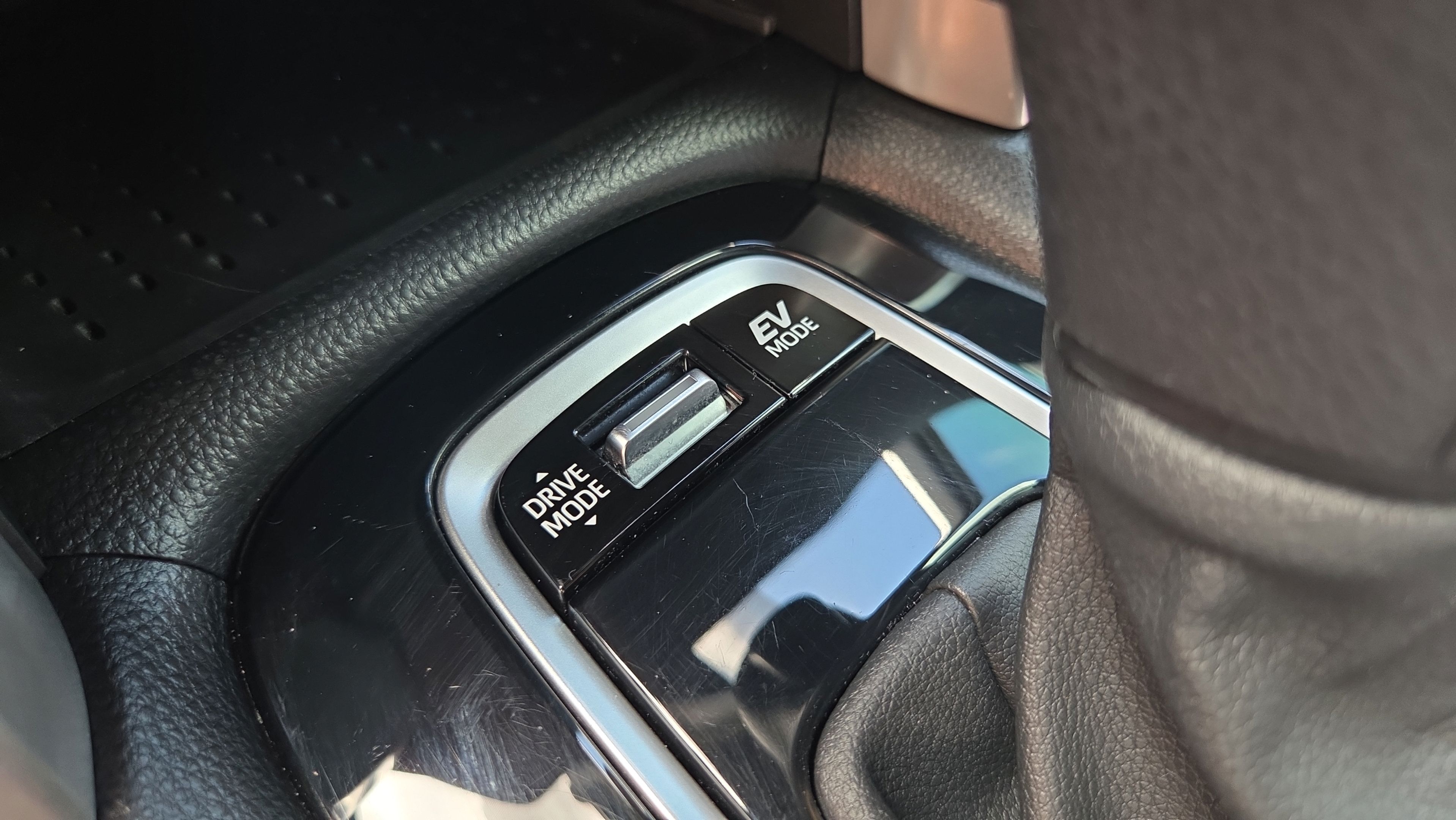 Certified 2023 Toyota Corolla Cross AWD Hybrid image 23