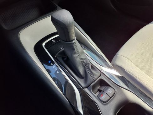 Used 2022 Toyota Corolla LE image 11