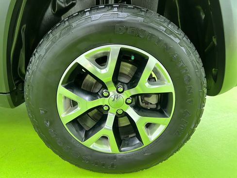 Used 2014 Jeep Cherokee Trailhawk w/ Comfort/Convenience Group AWD/4WD image 16