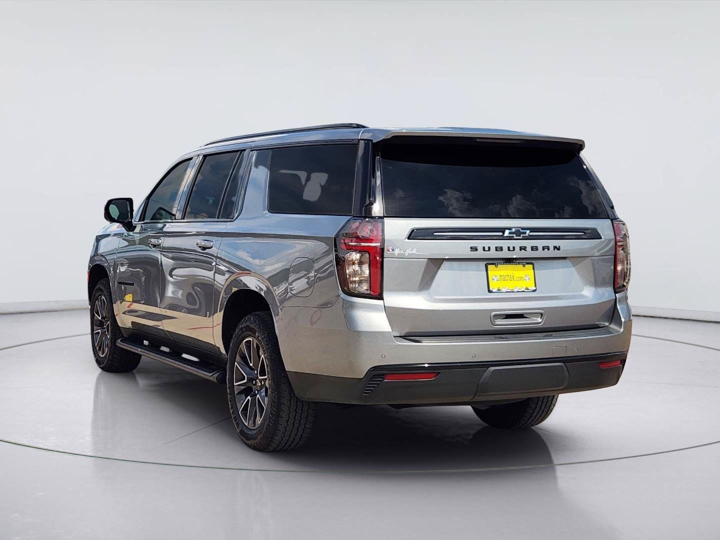 Used 2023 Chevrolet Suburban Z71 w/ Luxury Package AWD/4WD image 5