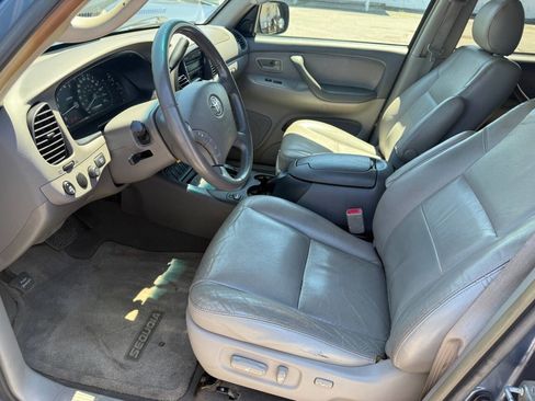 Used 2007 Toyota Sequoia SR5 RWD image 2