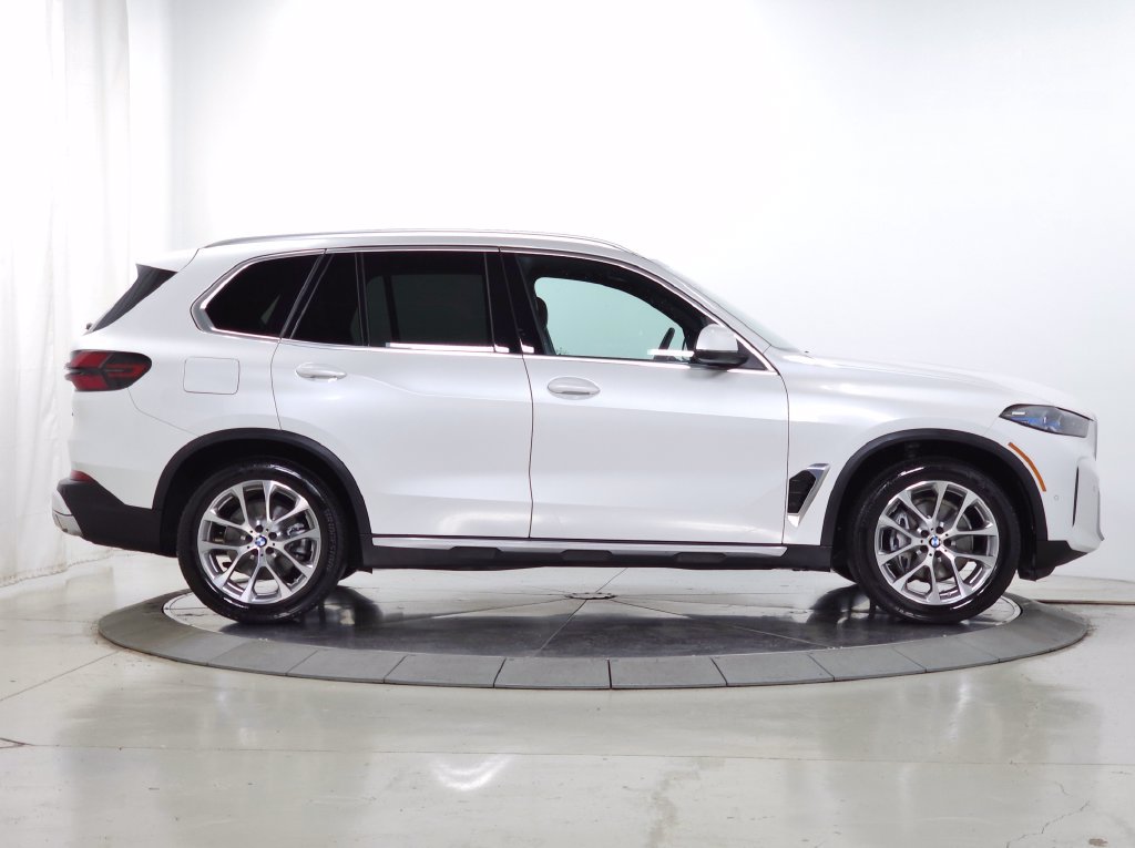 Used 2026 BMW X5 xDrive40i w/ Parking Assistance Package AWD/4WD image 12