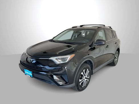Used 2017 Toyota RAV4 LE AWD/4WD image 1
