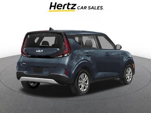 Used 2025 Kia Soul LX w/ LX Technology Package FWD image 2