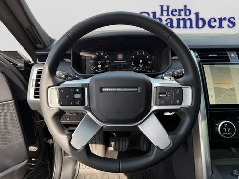 Used 2025 Land Rover Discovery S AWD/4WD image 33