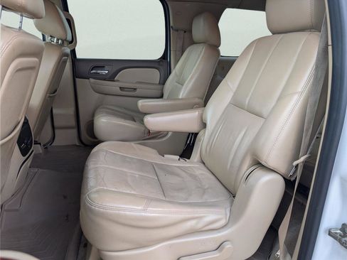 Used 2011 GMC Yukon XL SLT w/ SLT-2 Equipment Package image 20