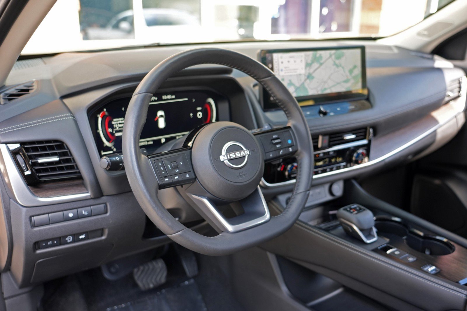 Used 2024 Nissan Rogue Platinum w/ Platinum Premium Package FWD image 13