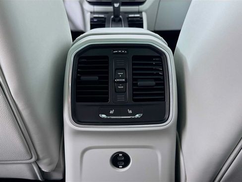 Certified 2026 Porsche Macan AWD/4WD image 26