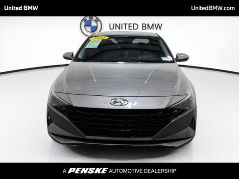 Used 2022 Hyundai Elantra SEL w/ Convenience Package FWD image 2