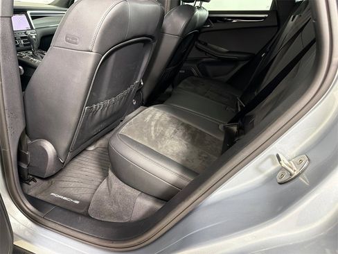 Used 2021 Porsche Macan image 23